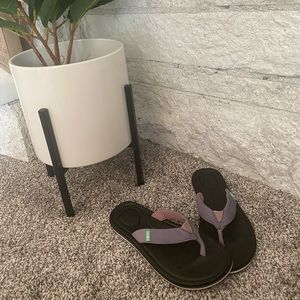 Women’s Sanuk flip flop sandals